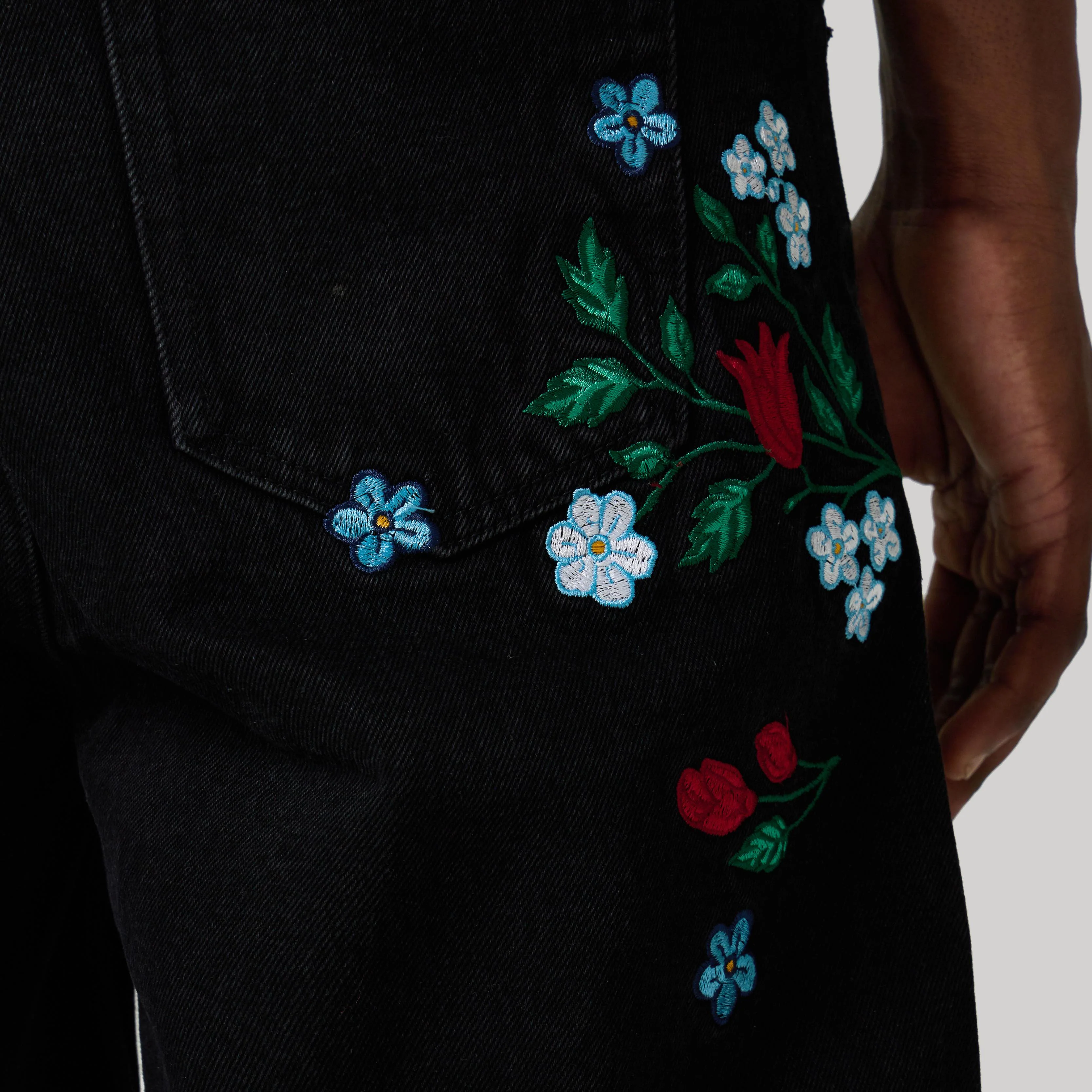 ITALY EMBROIDERED JORTS