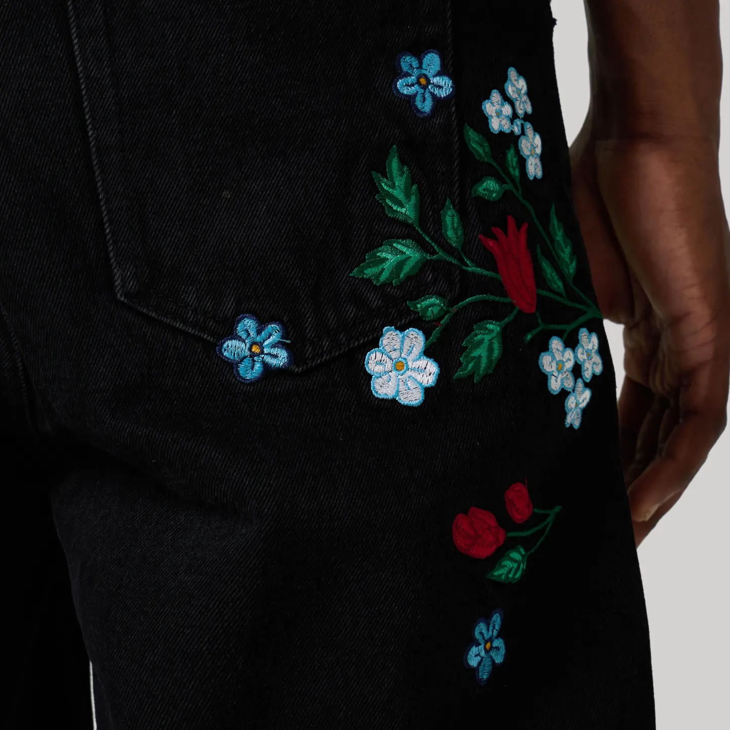 ITALY EMBROIDERED JORTS