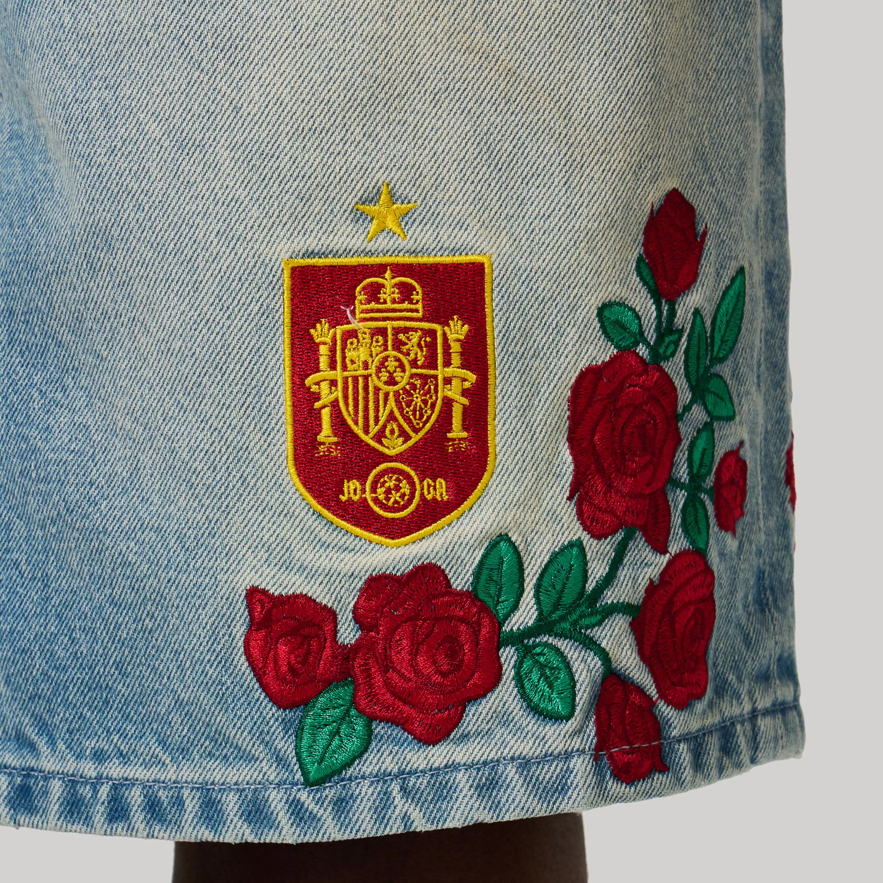 SPAIN EMBROIDERED JORTS