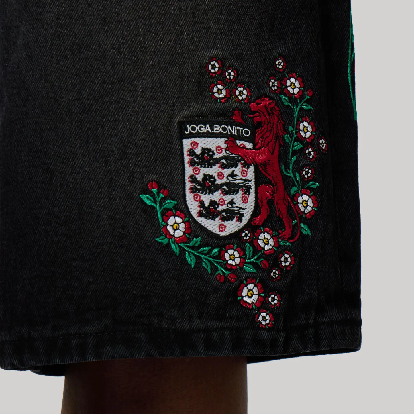 ENGLAND EMBROIDERED JORTS