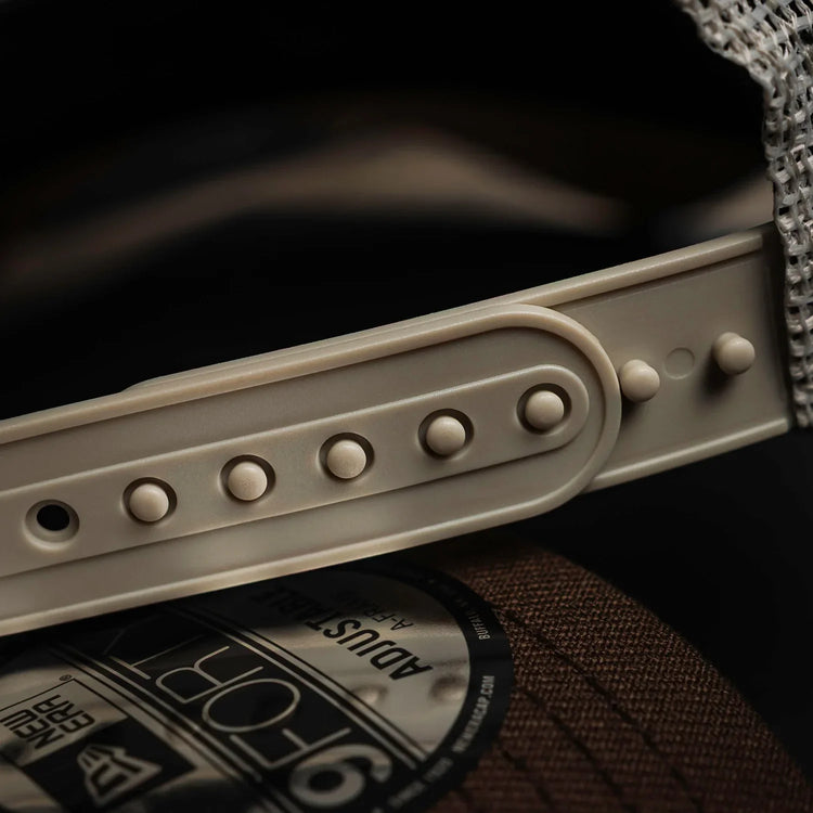 NEW ERA 9FORTY A-FRAME MLB CHICAGO WHITE SOX STONE / WHEAT UV TRUCKER-Maverick