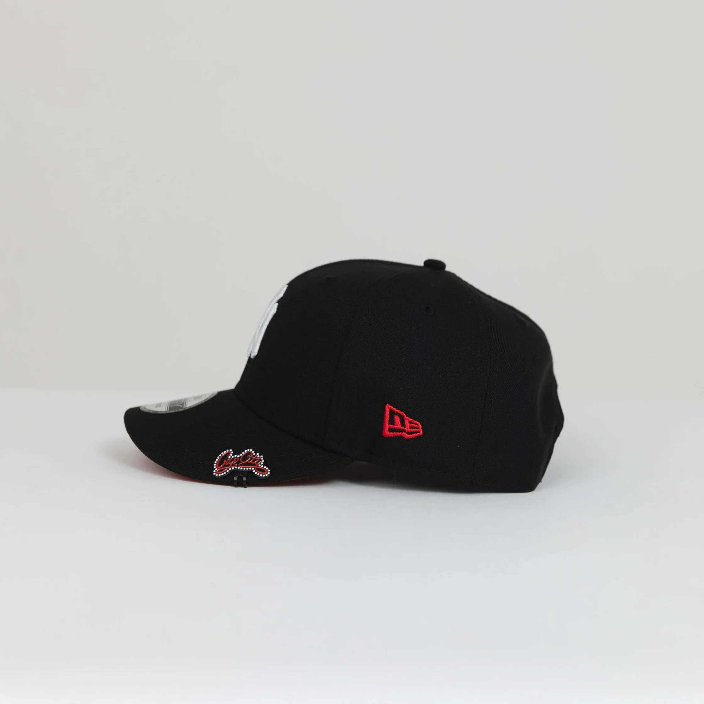 NEW ERA EXCLUSIVE 9FIFTY A-FRAME BLACK NEW YORK YANKEES SNAPBACK W/ 1999 WORLD SERIES SIDE PATCH-Maverick