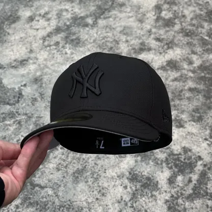 NEW ERA BASIC NEW YORK YANKEES BLACK EMBROIDERED CASUAL BASEBALL CAP-Maverick