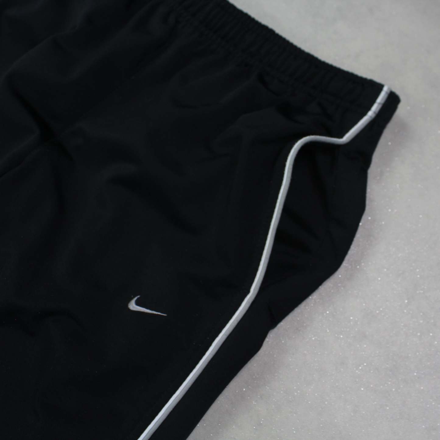 RARE 2000s Trackpants Black-Maverick