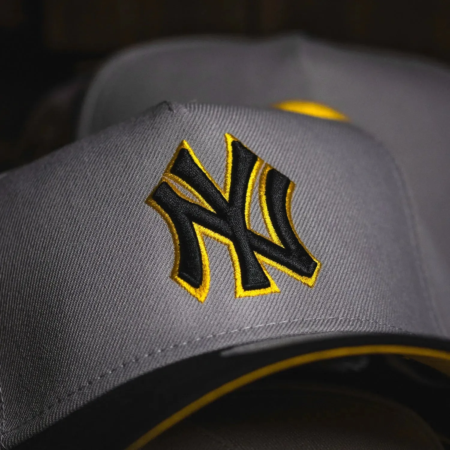 NEW ERA 9FORTY NEW YORK YANKEES WORLD SERIES 2009 TWO TONE / YELLOW UV-Maverick