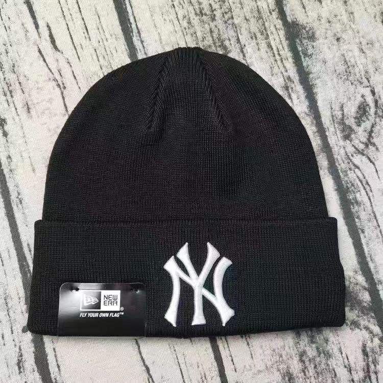 NEW ERA NEW YORK YANKEES EMBROIDERED CUFFED KNIT HAT-Maverick