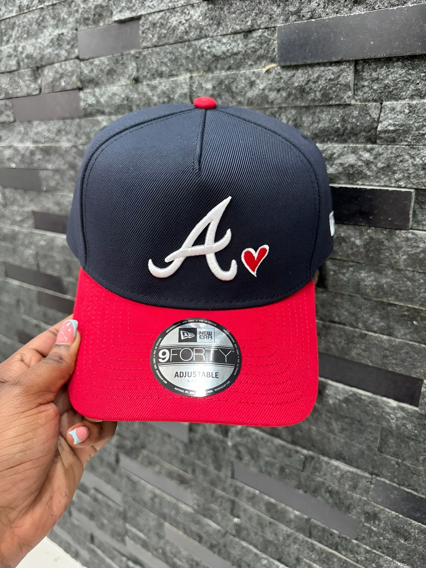 NEW ERA ATLANTA BRAVES 'TEAM COLOR HEARTS' 9FORTY A-FRAME SNAPBACK NAVY/RED-Maverick