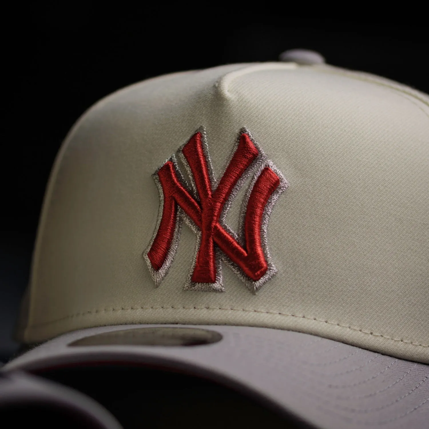 NEW ERA 9FORTY A-FRAME MLB NEW YORK YANKEES WS 24 TWO TONE CHROME WHITE / CARDINAL UV SNAPBACK-Maverick