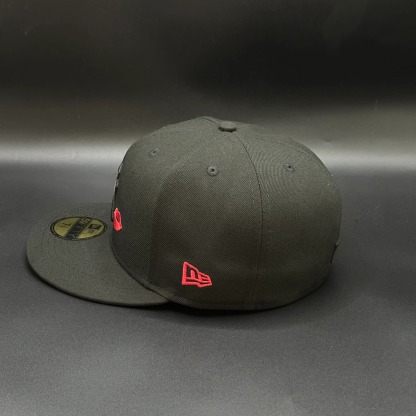 Black Red Kiss New York Yankees 1999 World Series Fitted Cap-Maverick