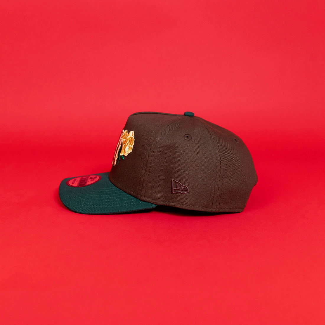 NEW ERA EXCLUSIVE 9FIFTY A-FRAME BROWN/ PINE GREEN NEW YORK YANKEES SNAPBACK W/ ROSE + 1996 WORLD SERIES SIDE PATCH-Maverick