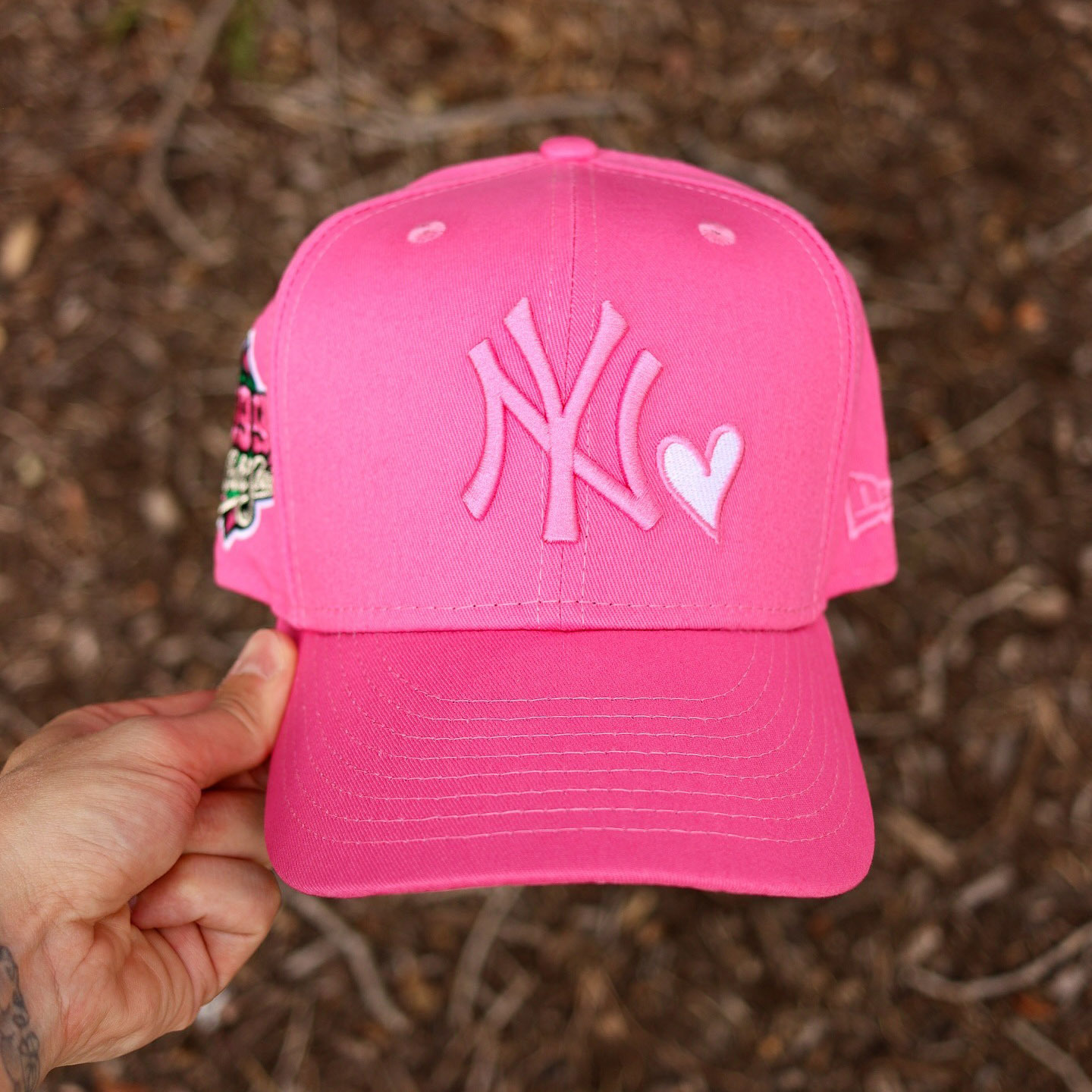 NEW ERA NEW YORK YANKEES 1999 WORLD SERIES ALL PINK EMBROIDERED CASUAL BASEBALL CAP-Maverick