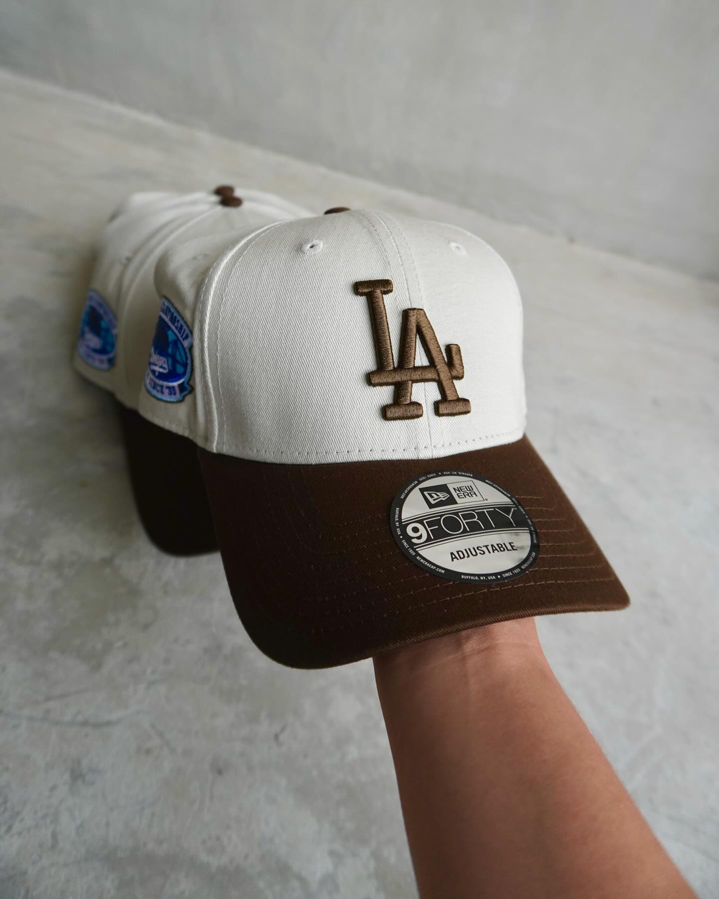 NEW ERA LOS ANGELES DODGERS CONTRAST WORLD SERIES PATCH 9FORTY STONE/BROWN ADJUSTABLE-Maverick