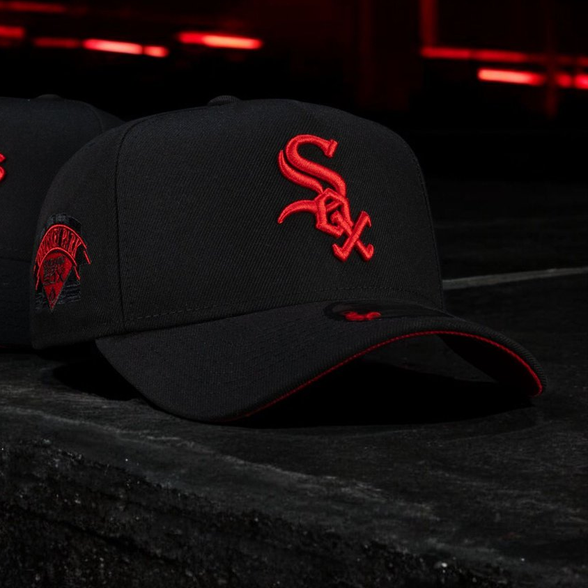 NEW ERA CHICAGO WHITE SOX COMISKEY PARK BLACK AND RED EMBROIDERED CASUAL BASEBALL CAP-Maverick