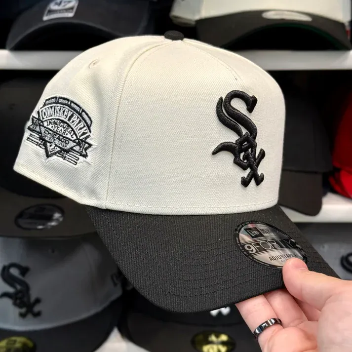 NEW ERA CHICAGO WHITE SOX COMISKEY PARK CHROME TWO TONE EDITION 9FORTY A FRAME SNAPBACK CAP-Maverick