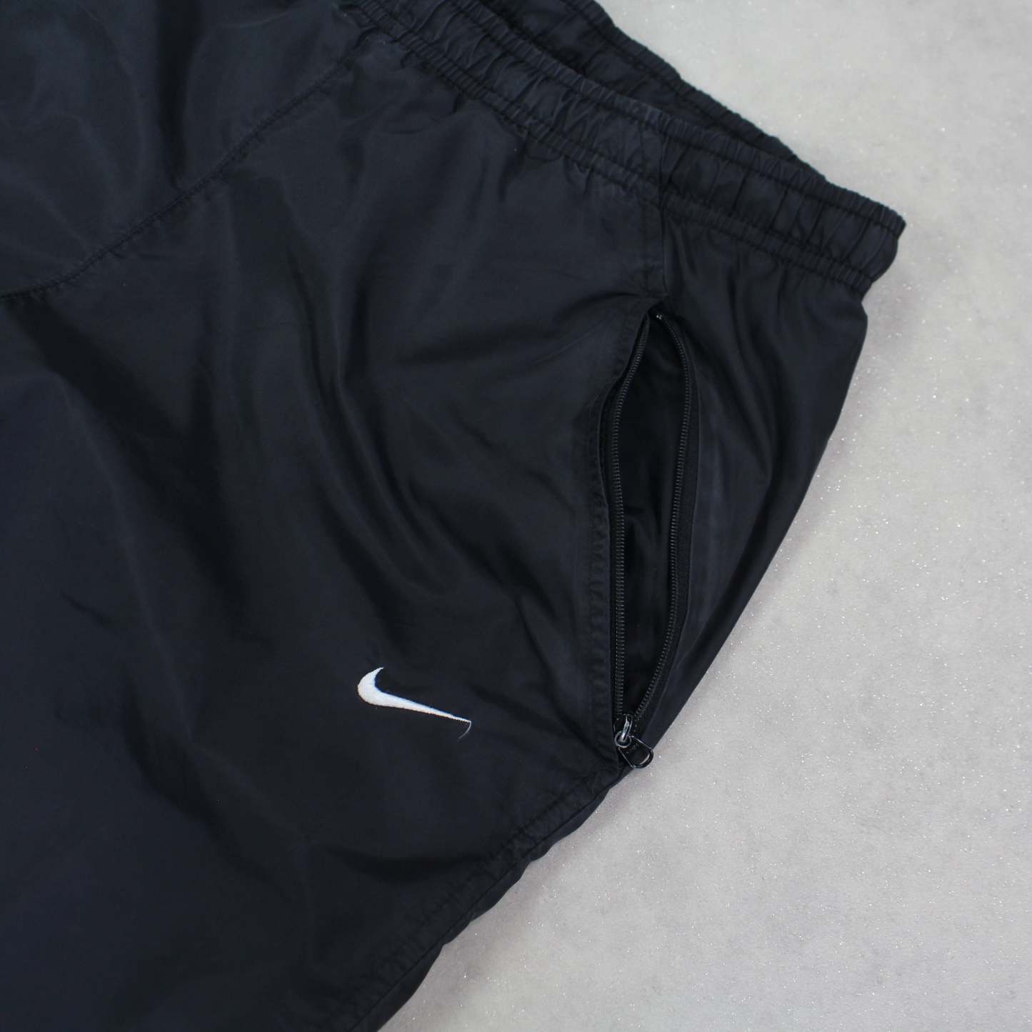 RARE 00s Trackpants Black-Maverick