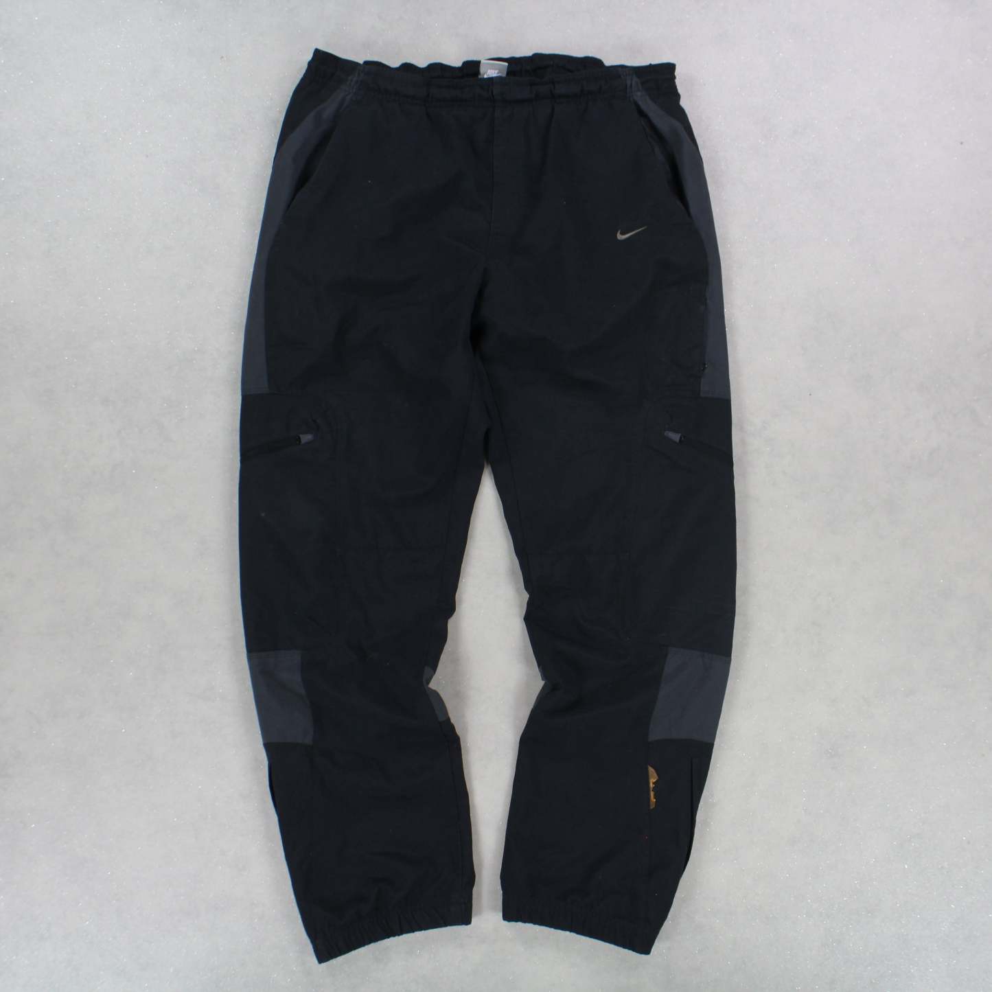 RARE 2000s Air Trackpants Black-Maverick