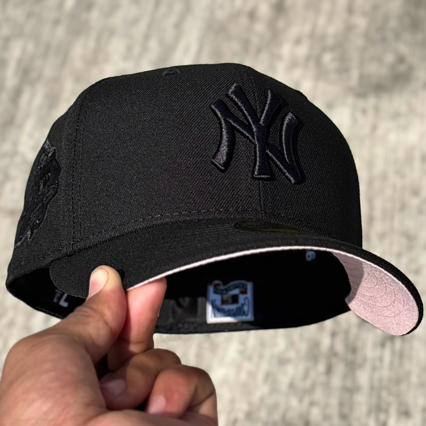 NEW ERA NEW YORK YANKEES WORLD SERIES 1999 BLACK PINK EDITION EMBROIDERED CASUAL BASEBALL CAP-Maverick