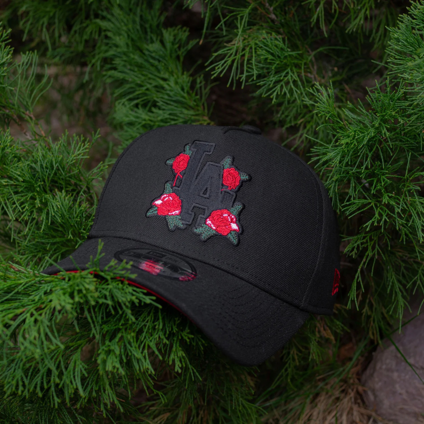 NEW ERA 9FORTY A-FRAME LOS ANGELES DODGERS ROSES BLACK / SCARLET UV SNAPBACK CA-Maverick