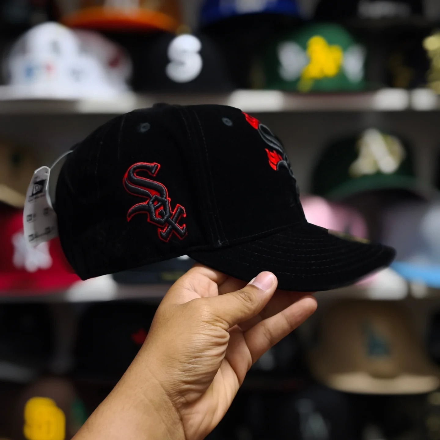 NEW ERA  CHICAGO WHITE SOX MLB BLACK VELVET & RED UV EMBROIDERED CASUAL BASEBALL CAP-Maverick