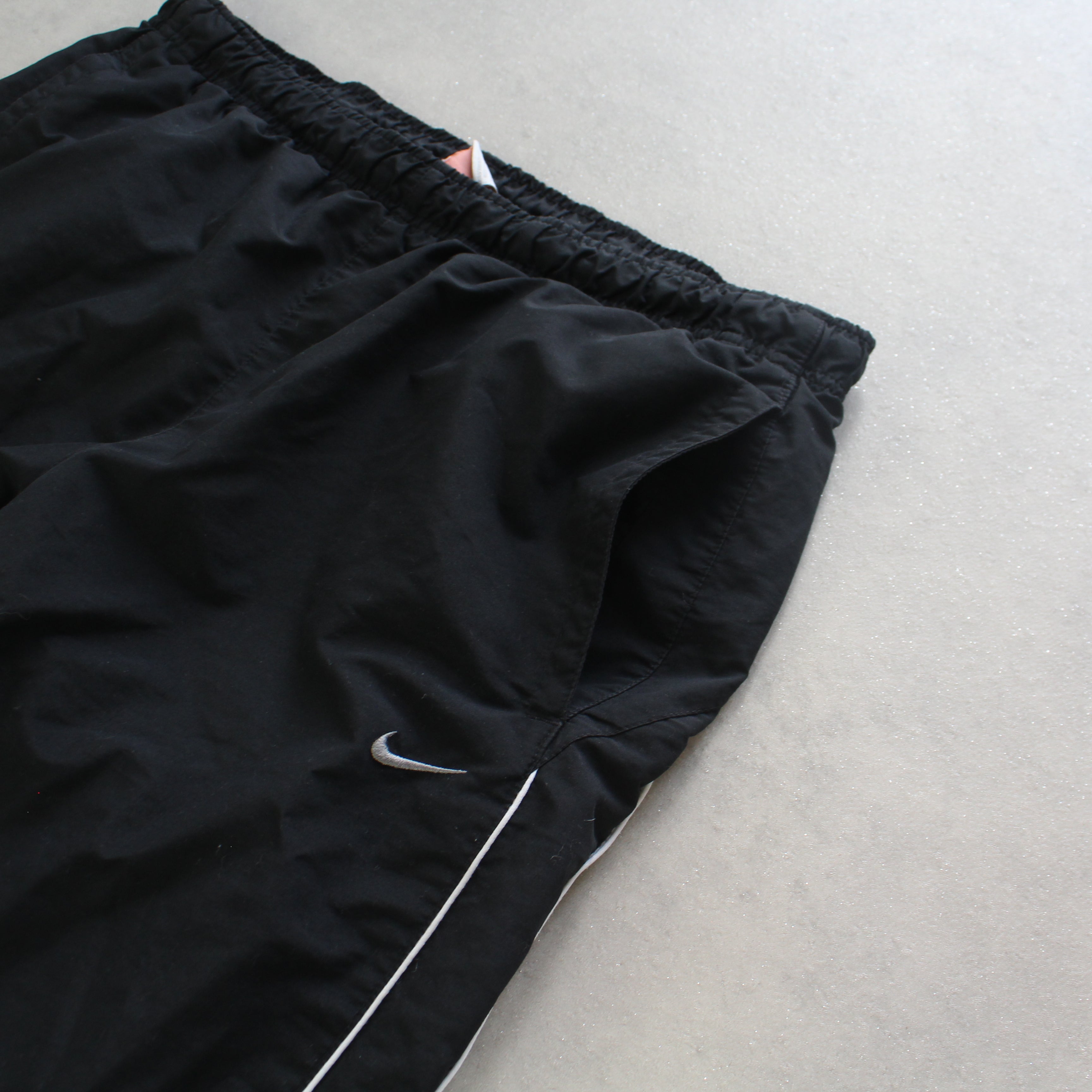 RARE 2000s Trackpants Black-Maverick