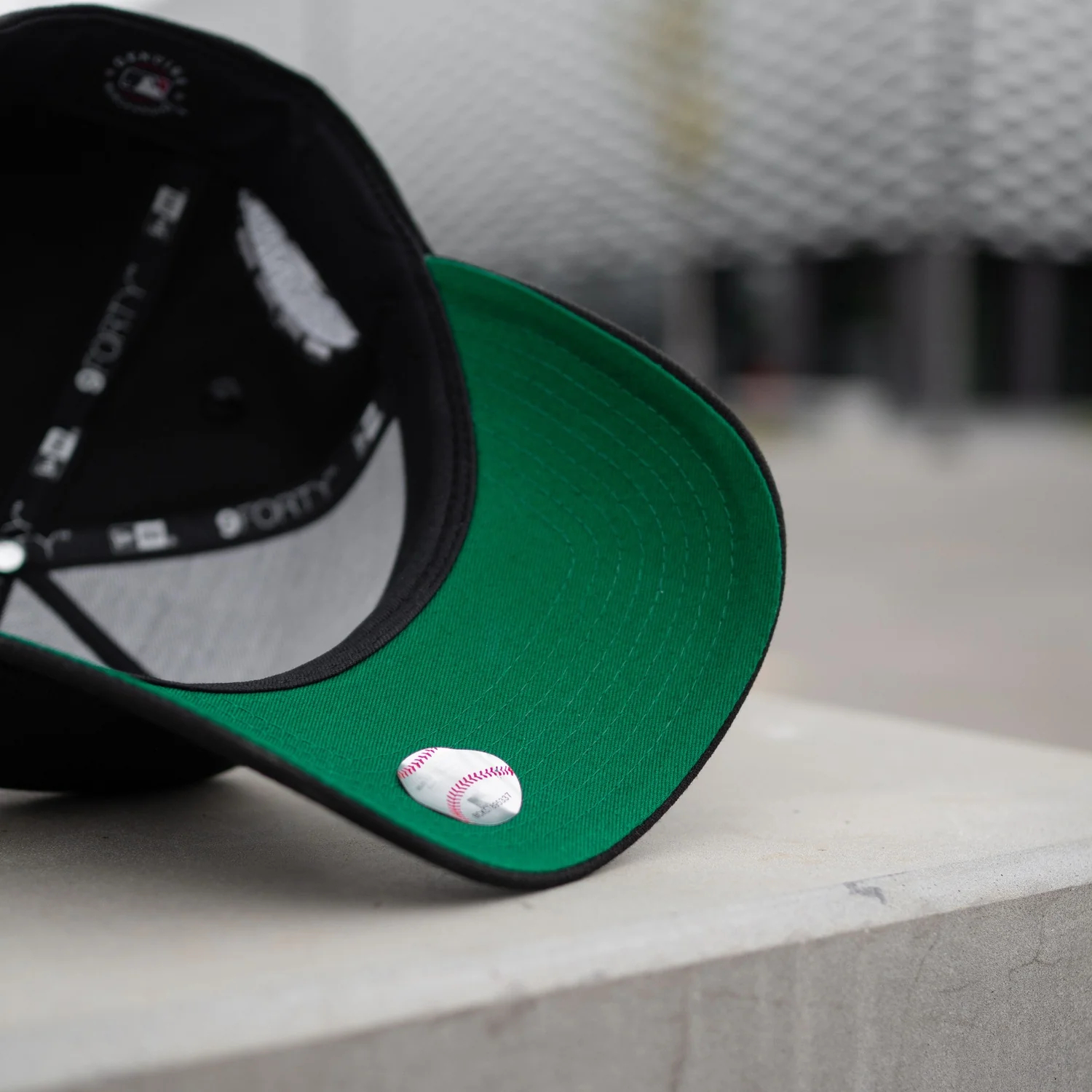 NEW ERA 9FORTY TYPE A MLB CHICAGO WHITE SOX KOMISKY PARK BLACK/KELLY GREEN UV BASEBALL CAP-Maverick