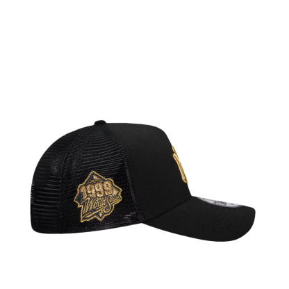 NEW ERA NEW YORK YANKEES 1999 WORLD SERIES BLACK AND GOLD TRUCKER A FRAME 9FORTY GORRA-Maverick