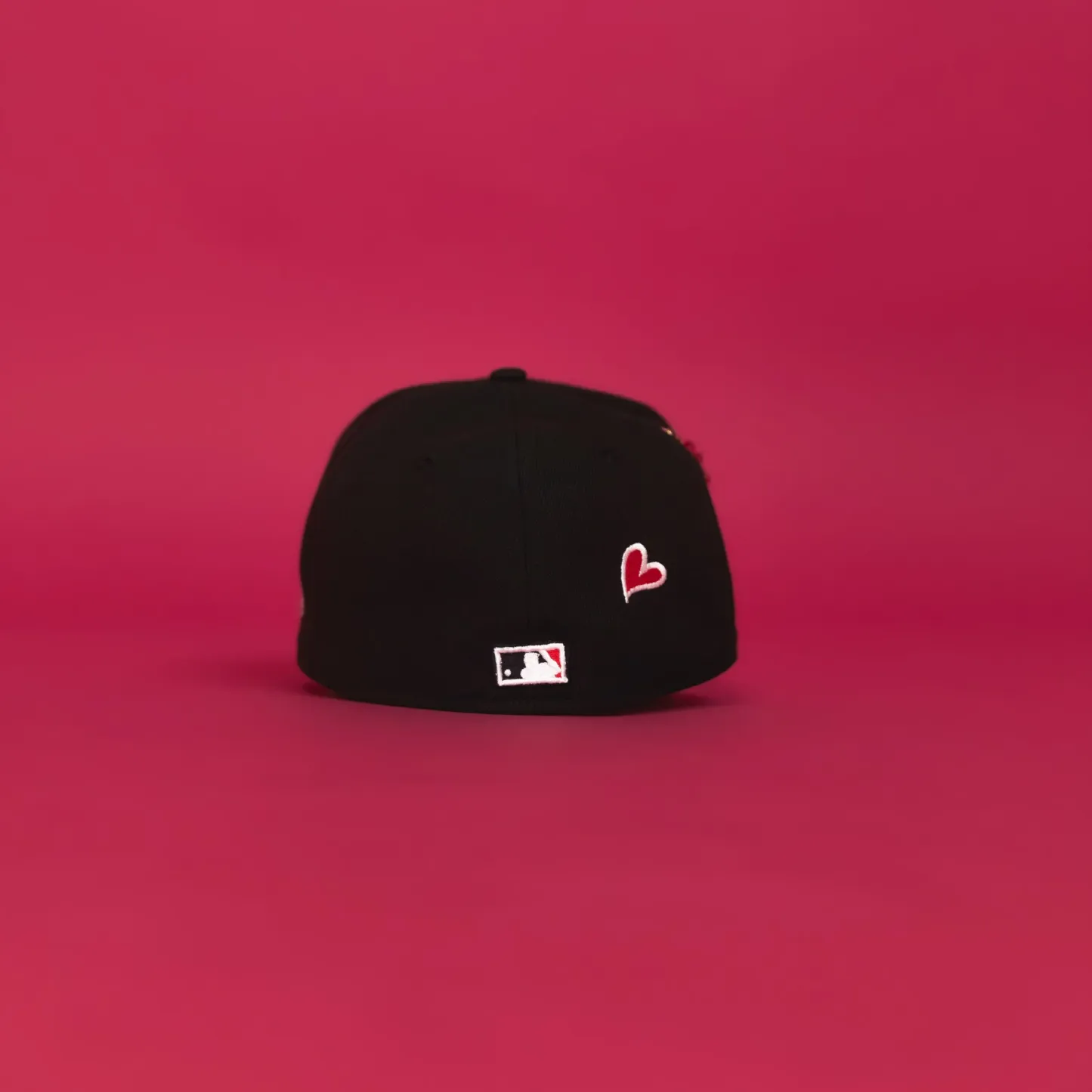 NEW ERA 59FIFTY BLACK ATLANTA BRAVES W/ RED HEART + 1999 WORLD SERIES SIDE PATCH-Maverick