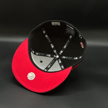 Black Red Kiss New York Yankees 1999 World Series Fitted Cap-Maverick