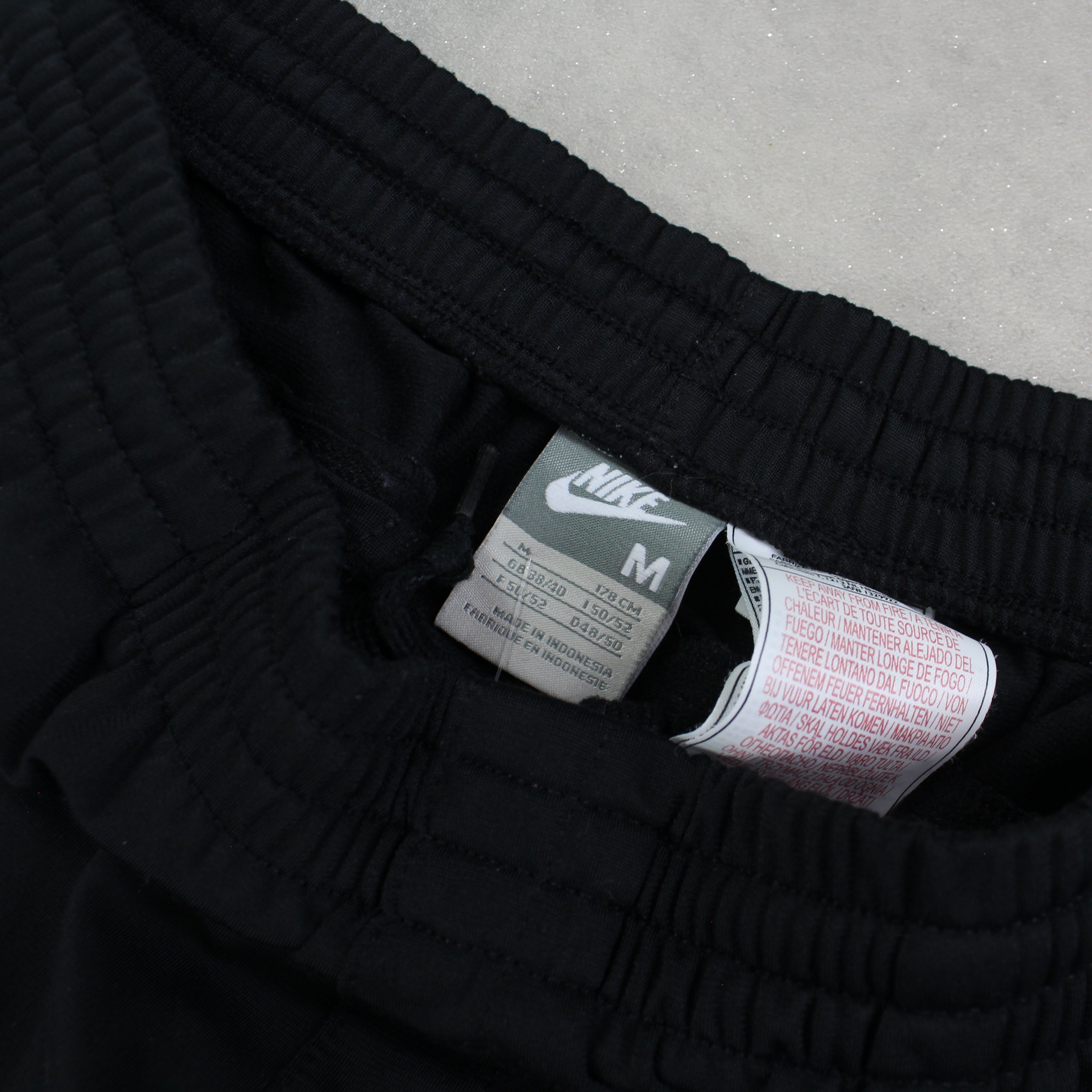 RARE 00s Trackpants Black-Maverick