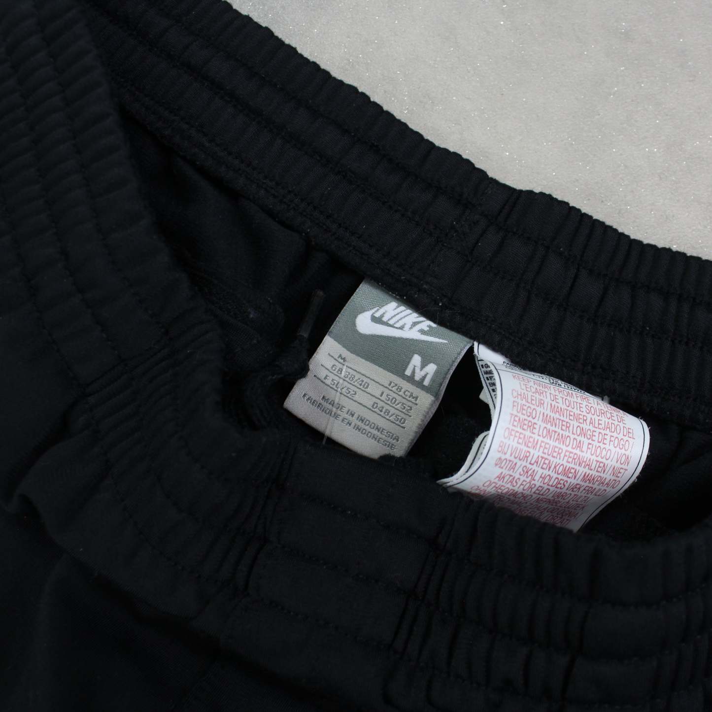 RARE 00s Trackpants Black-Maverick