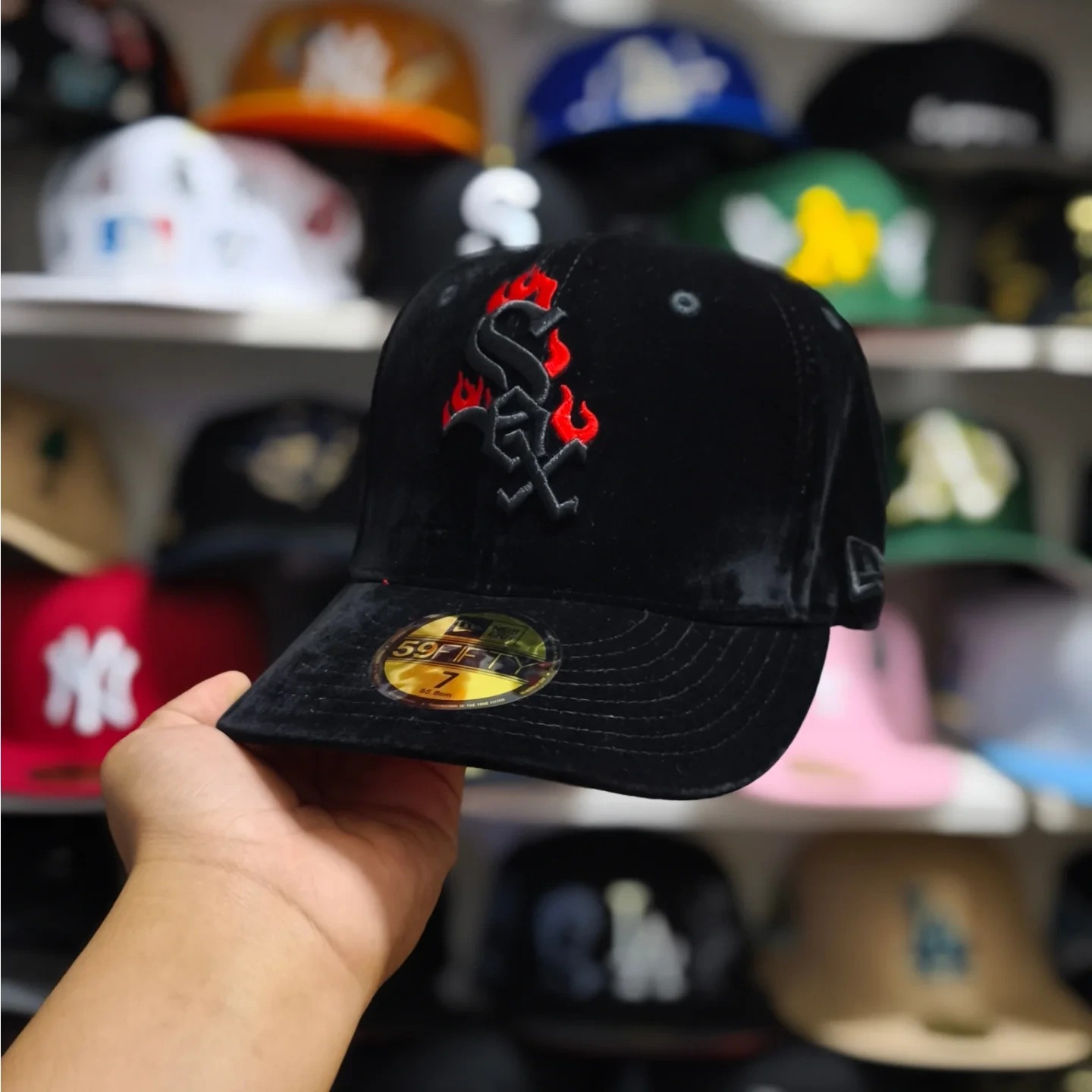 NEW ERA  CHICAGO WHITE SOX MLB BLACK VELVET & RED UV EMBROIDERED CASUAL BASEBALL CAP-Maverick