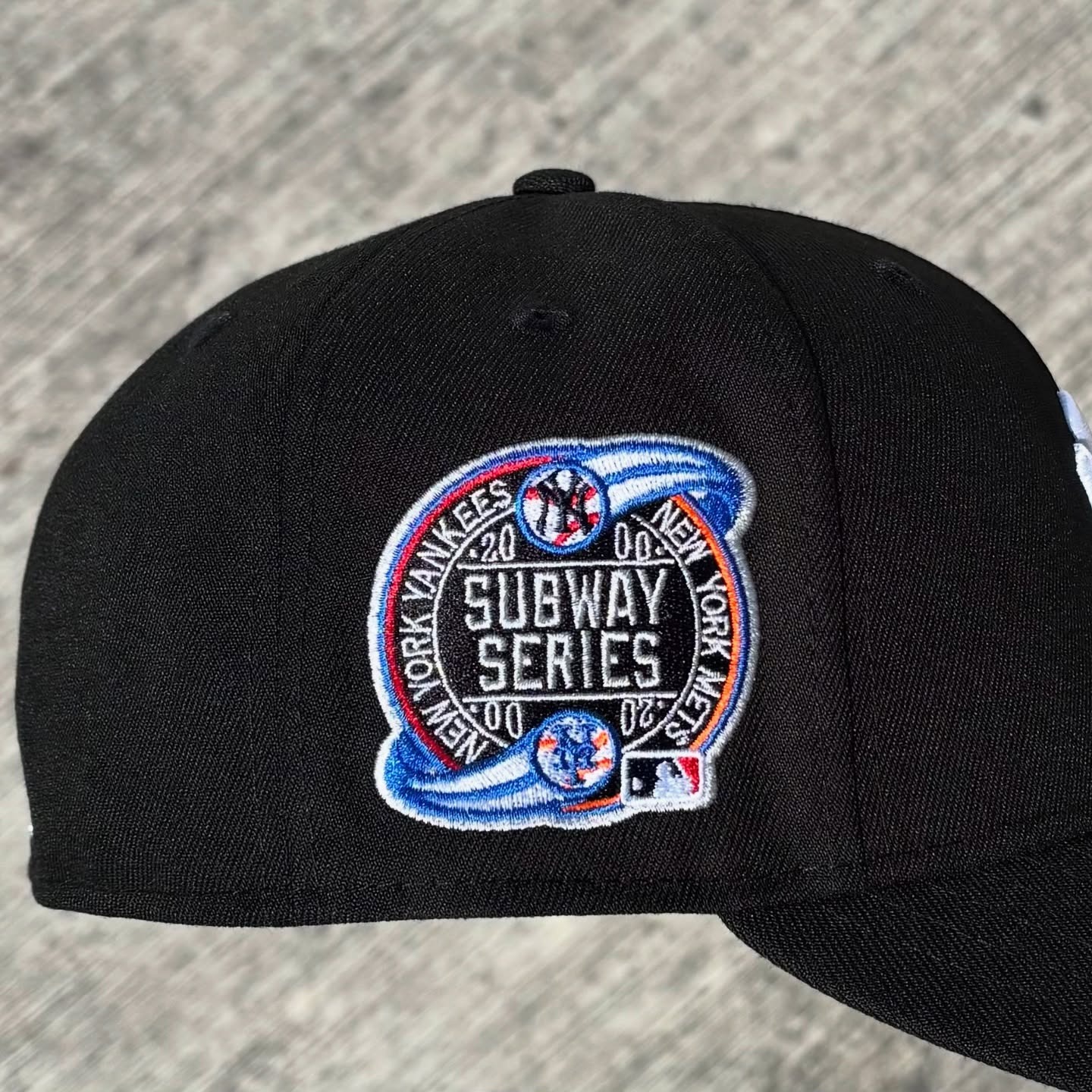 NEW ERA NEW YORK YANKEES SUBWAY SERIES 2000 BLACK EMBROIDERED CASUAL BASEBALL CAP-Maverick