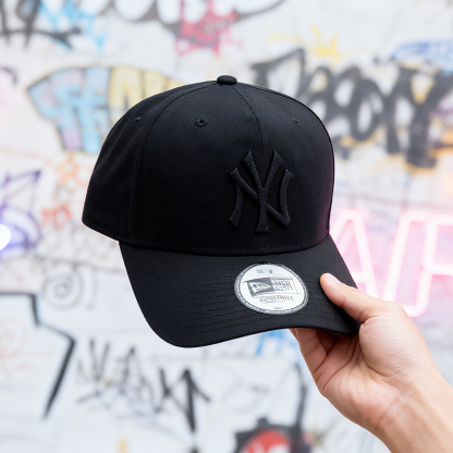 NEW ERA NEW YORK YANKEES WORLD SERIES 1999 LIQUID TITANIUM EDITION 9FORTY A FRAME SNAPBACK CAP-Maverick