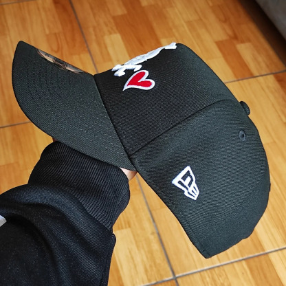 NEW ERA CHICAGO WHITE SOX HEART BLACK COLLECTION EMBROIDERED CASUAL BASEBALL CAP-Maverick