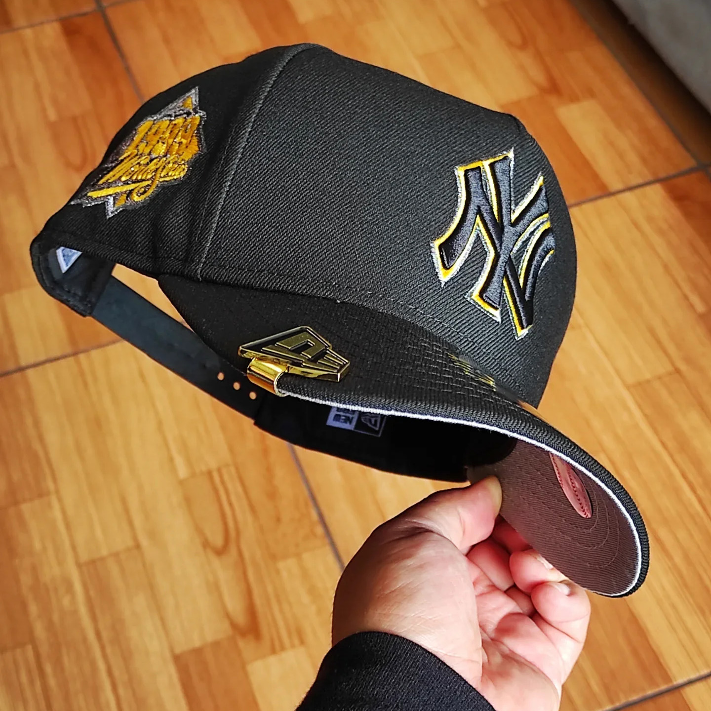 NEW ERA NEW YORK YANKEES WORLD SERIES 1999 BLACK 9FIFTY A FRAME SNAPBACK EMBROIDERED CASUAL BASEBALL CAP-Maverick