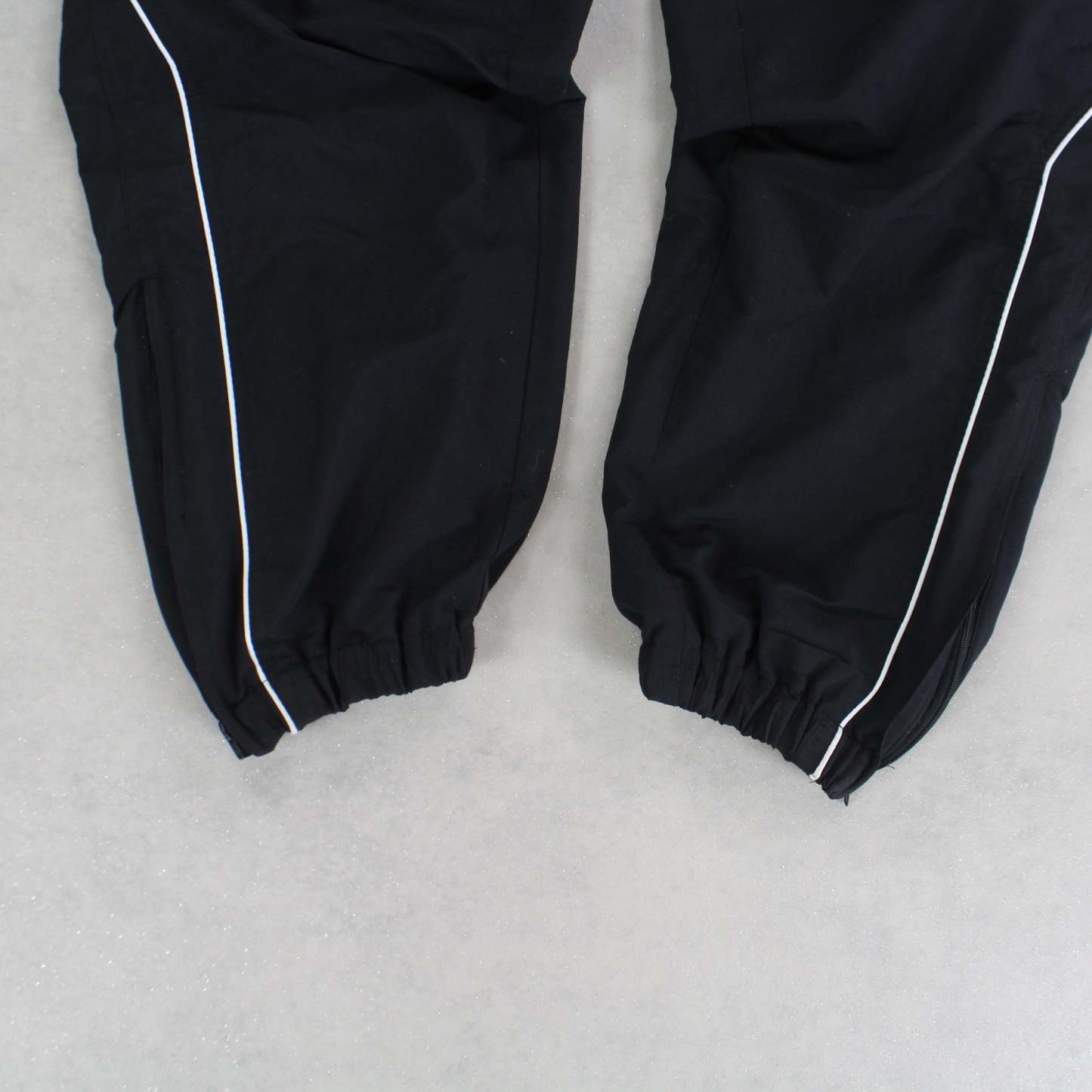 RARE 2000s Trackpants Black-Maverick