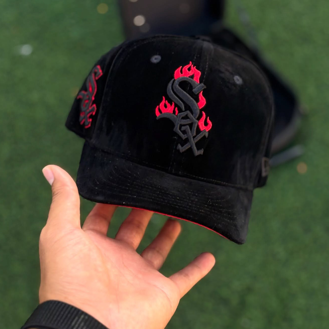 NEW ERA  CHICAGO WHITE SOX MLB BLACK VELVET & RED UV EMBROIDERED CASUAL BASEBALL CAP-Maverick