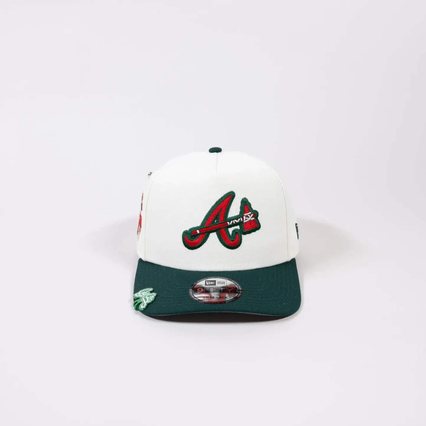 NEW ERA EXCLUSIVE 9FIFTY A-FRAME CHROME/ FOREST GREEN ATLANTA BRAVES SNAPBACK W/ 2000 ALL STAR GAME SIDE PATCH-Maverick