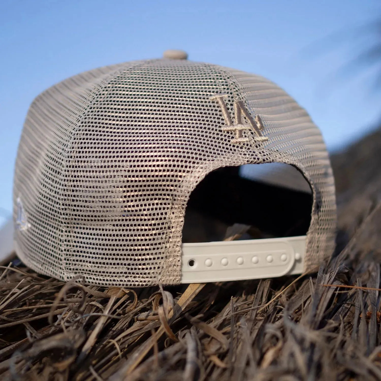 NEW ERA 9FORTY A-FRAME LOS ANGELES DODGERS MIRROR LOGO STONE / GREY UV TRUCKER-Maverick