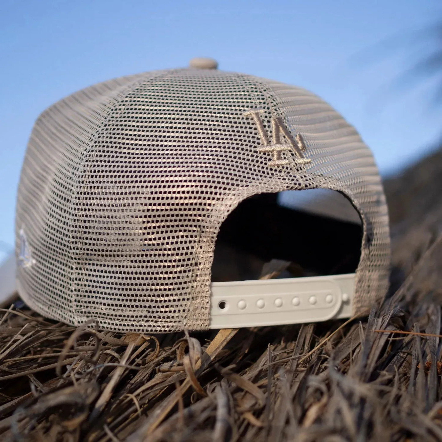 NEW ERA 9FORTY A-FRAME LOS ANGELES DODGERS MIRROR LOGO STONE / GREY UV TRUCKER-Maverick
