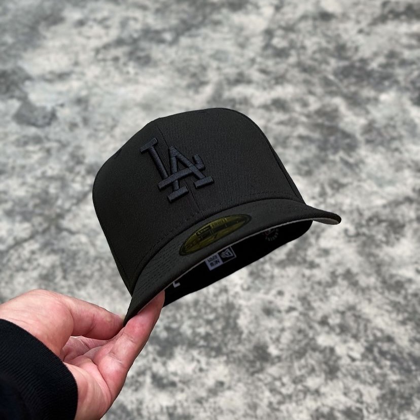 NEW ERA LA DODGERS BLACK ON BLACK EMBROIDERED CASUAL BASEBALL CAP-Maverick
