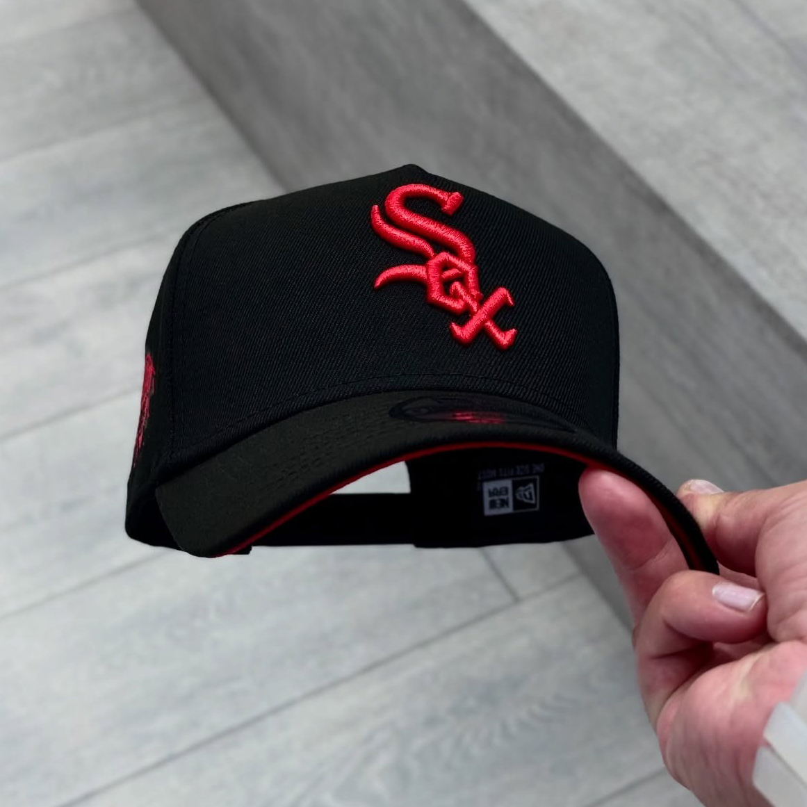 NEW ERA CHICAGO WHITE SOX COMISKEY PARK BLACK AND RED EMBROIDERED CASUAL BASEBALL CAP-Maverick