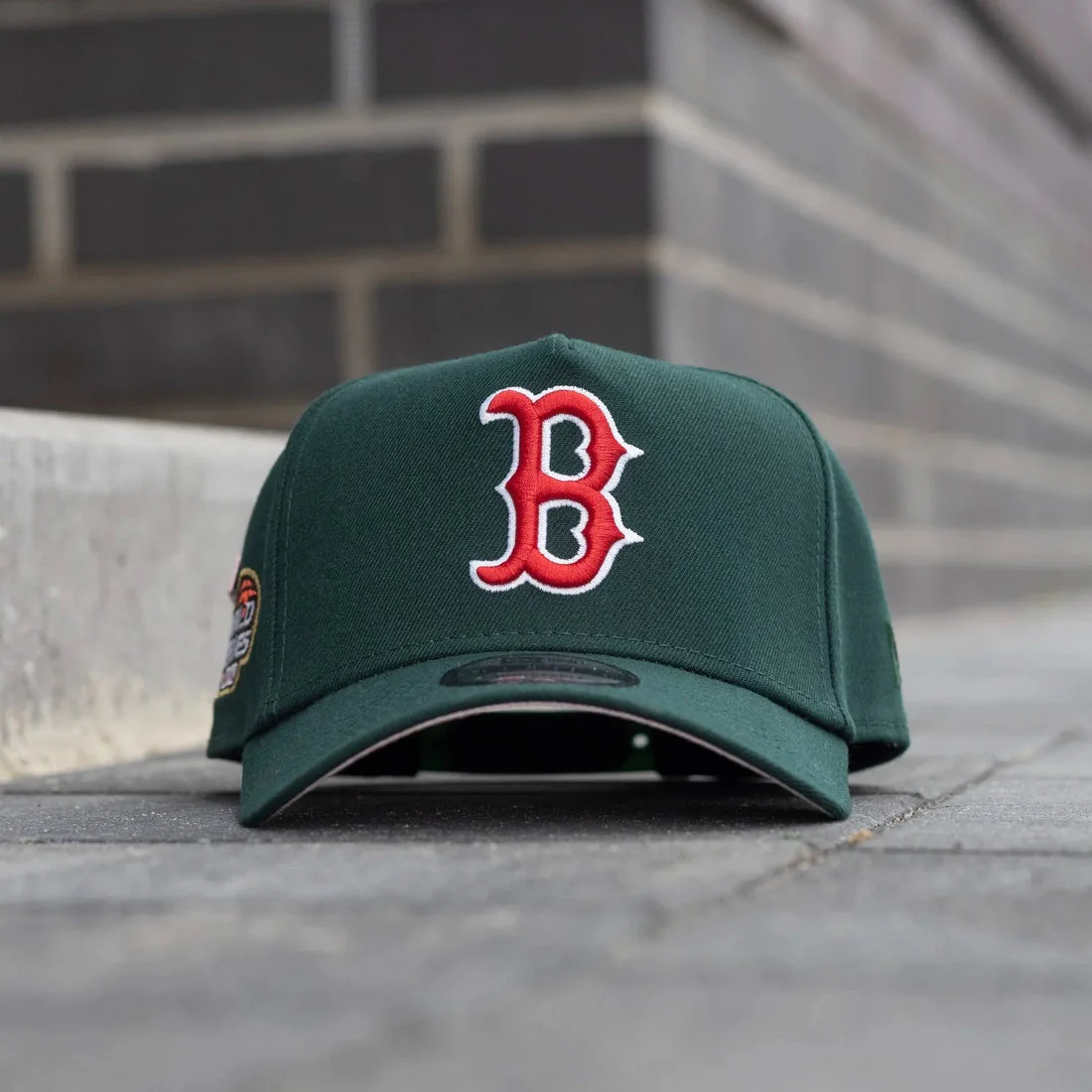 NEW ERA 9FORTY A-FRAME MLB BOSTON RED SOX WORLD SERIES 2004 DARK GREEN / PINK UV SNAPBACK CAP HAT MLB-Maverick