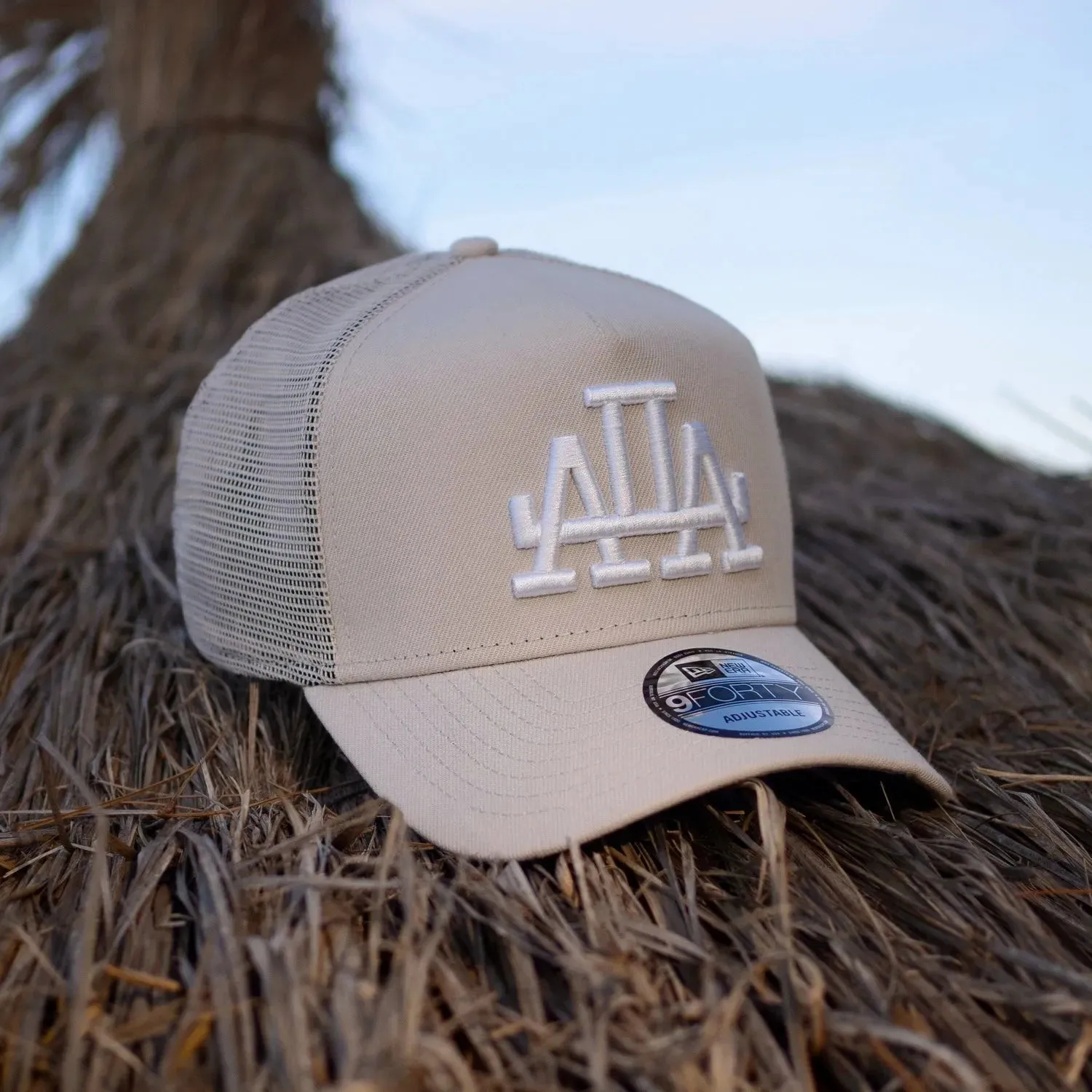 NEW ERA 9FORTY A-FRAME LOS ANGELES DODGERS MIRROR LOGO STONE / GREY UV TRUCKER-Maverick