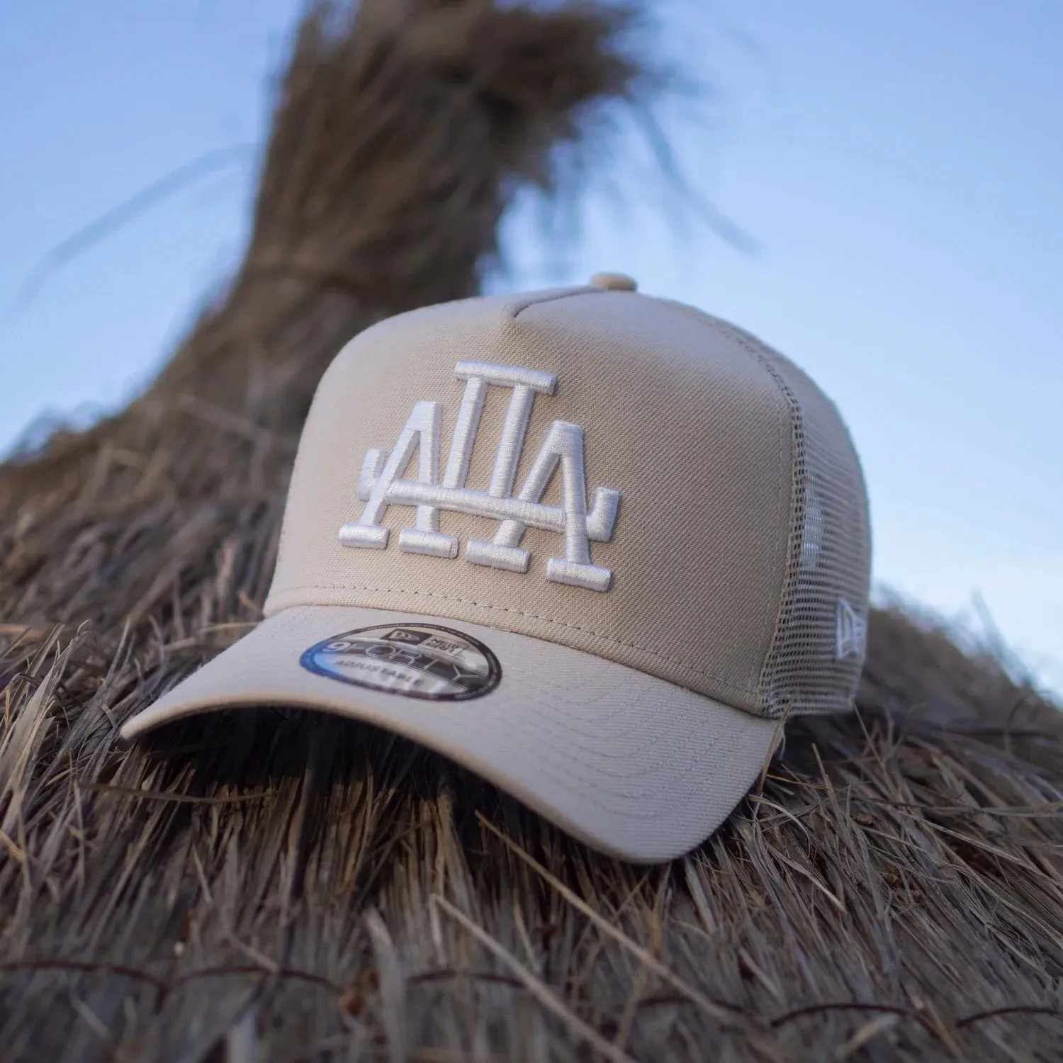 NEW ERA 9FORTY A-FRAME LOS ANGELES DODGERS MIRROR LOGO STONE / GREY UV TRUCKER-Maverick