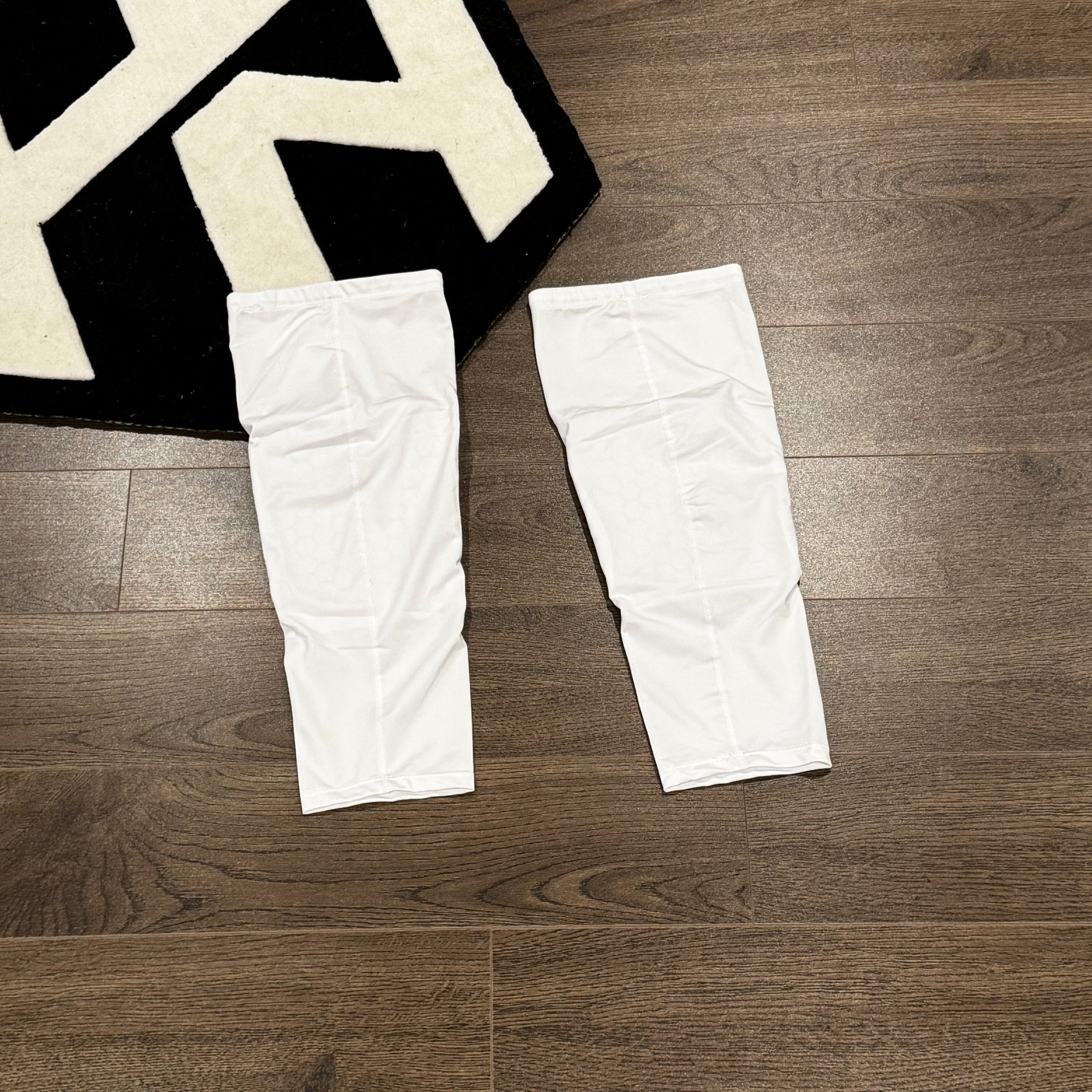 Elite Pro White Compression Padded Knee Sleeve-Maverick