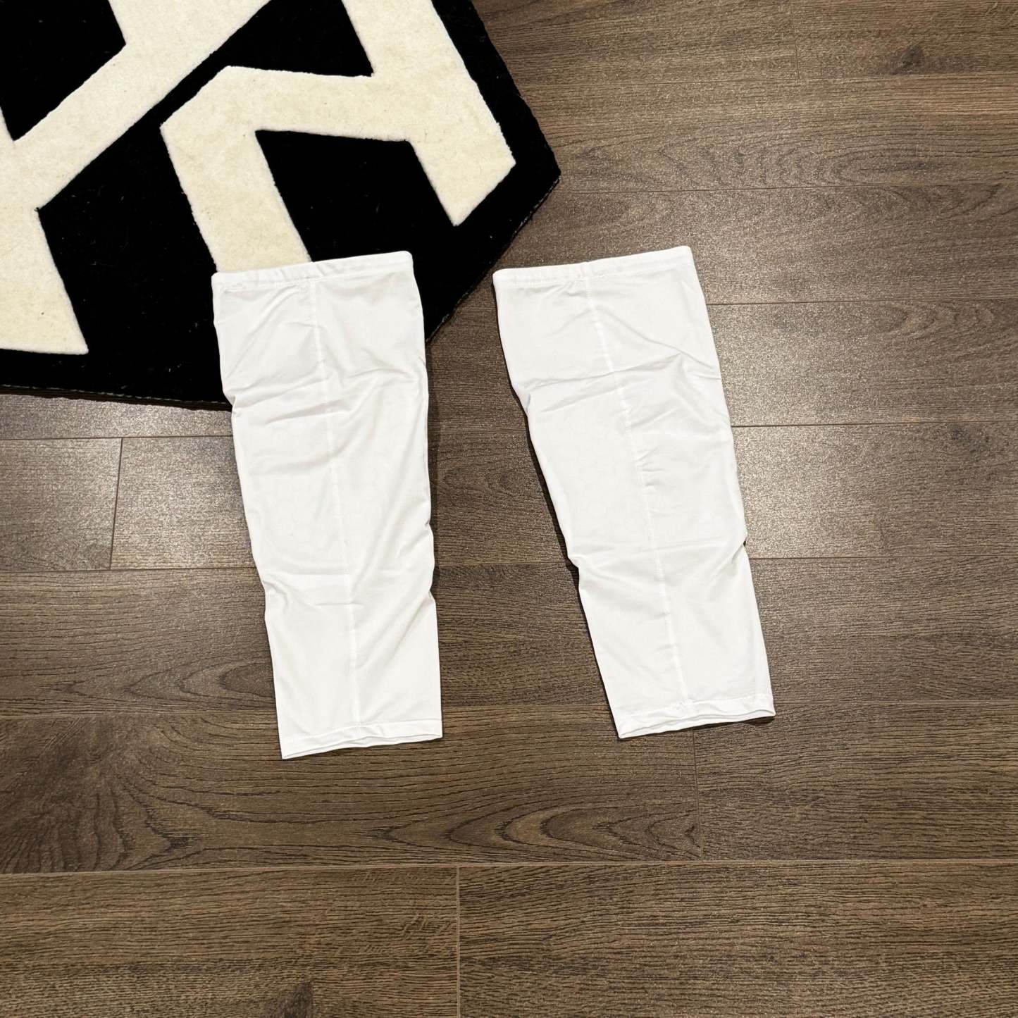 Elite Pro White Compression Padded Knee Sleeve-Maverick