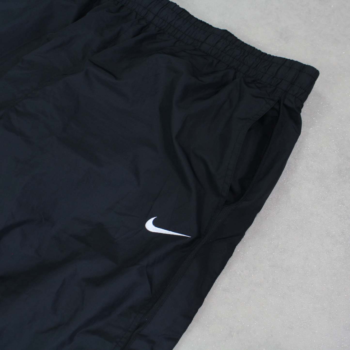 RARE 2000s Trackpants Black-Maverick