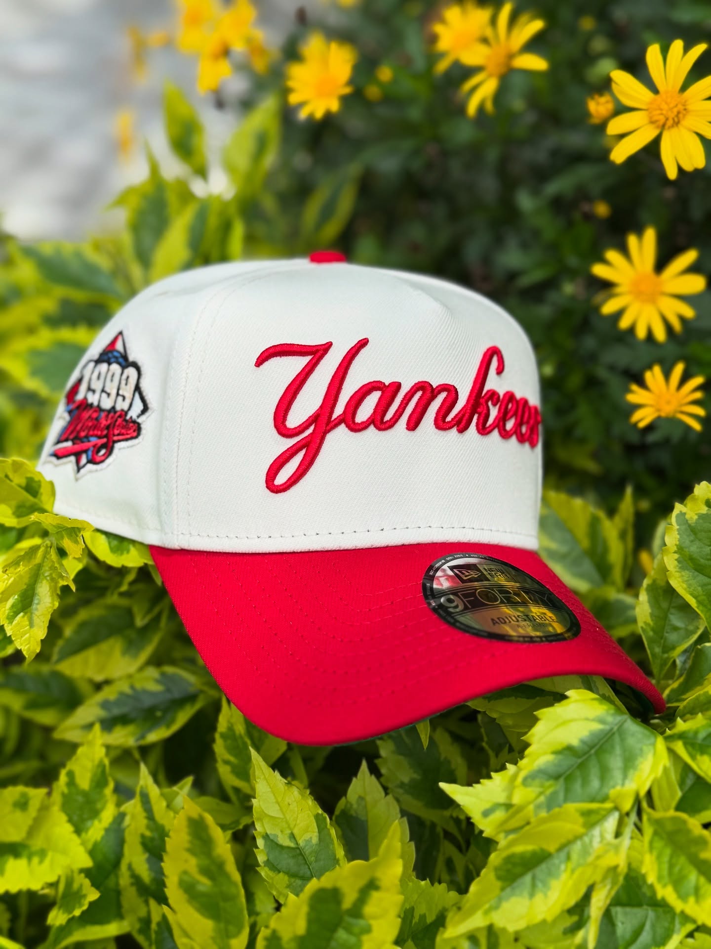 NEW ERA NEW YORK YANKEES WORLD SERIES 1999 CHROME TWO TONE EDITION 9FORTY A FRAME SNAPBACK HAT-Maverick