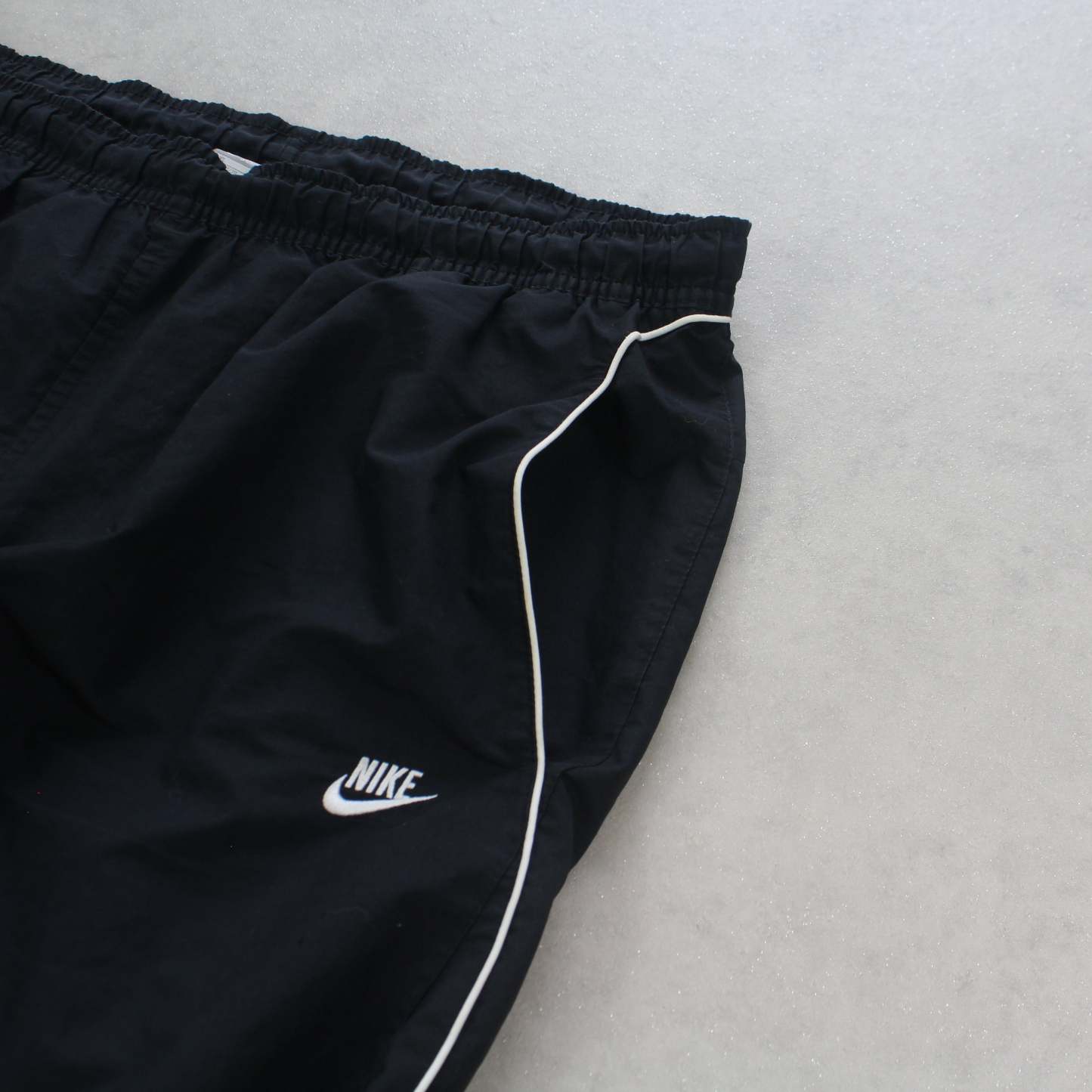 RARE 2000s Trackpants Black-Maverick